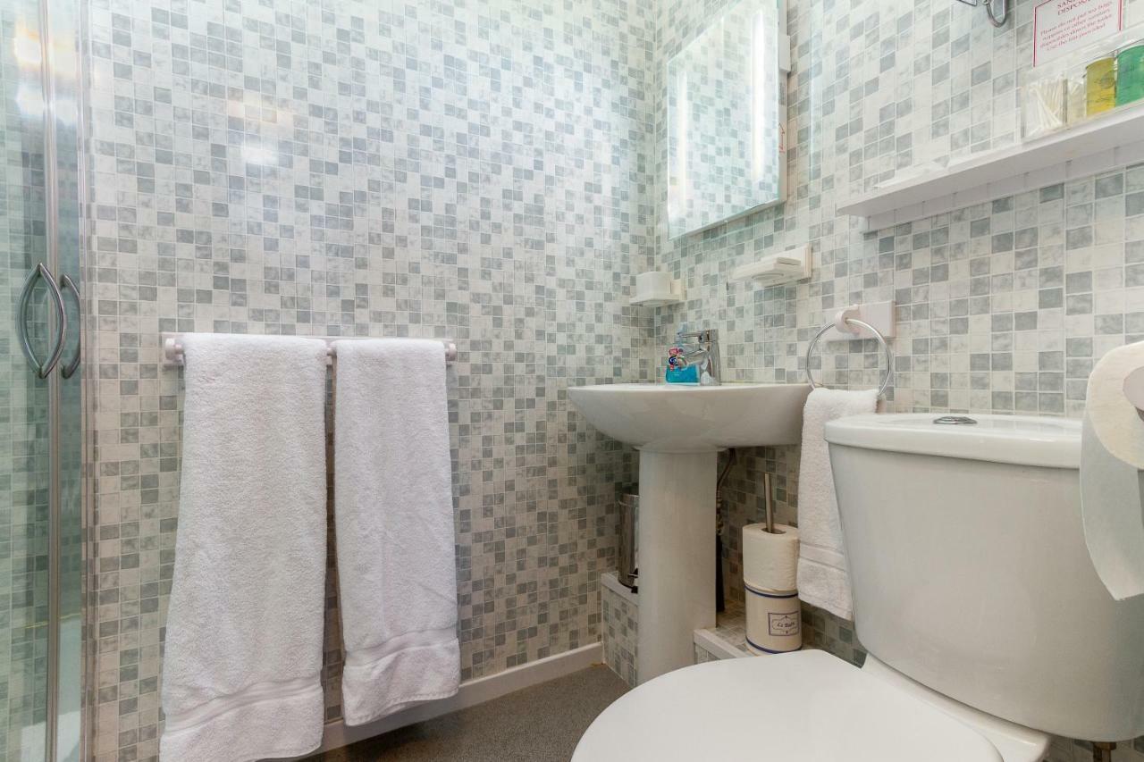 Valentine Over 21 Adult Couples Only Guest house Blackpool